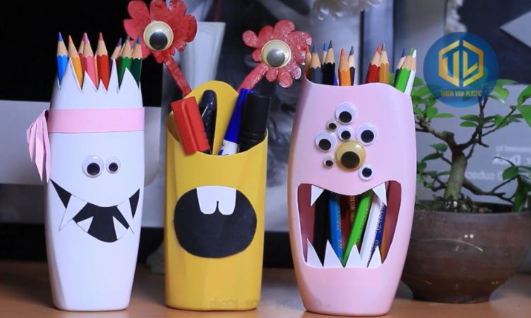 Tái ch? rác th?i nh?a thành h?p ??ng bút