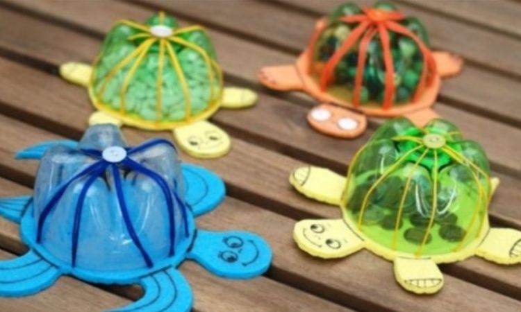 Tái ch? chai nh?a thành con v?t