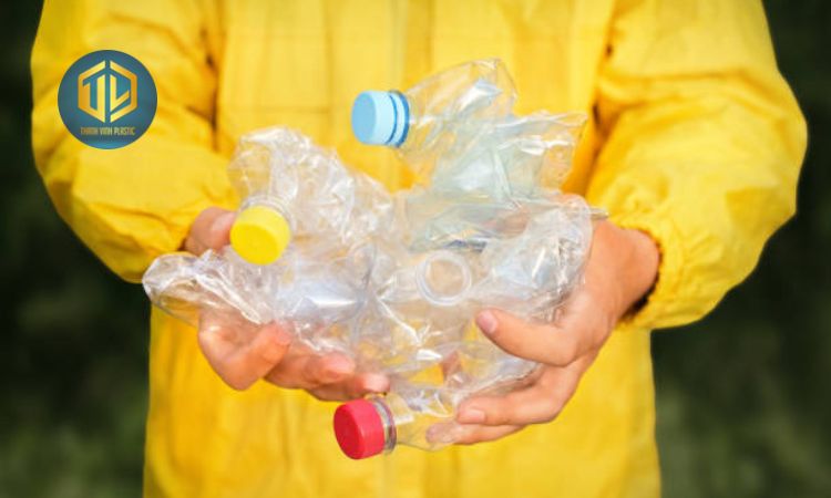 Tái s? d?ng chai nh?a pet