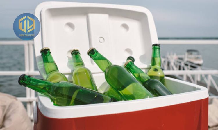 Thùng ?á nh?a ??p bia