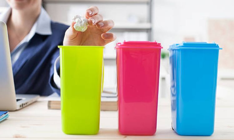 TOP thùng rác mini ?? bàn v?n phòng ??p b?n và d? th??ng