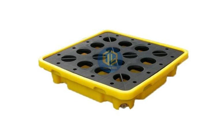 Pallet ch?ng tràn d?u vu?ng 1 thùng phuy