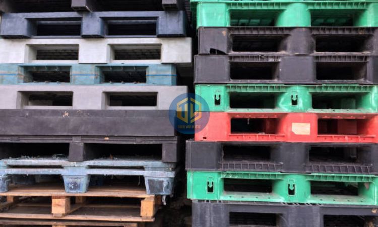 B?ng giá pallet nh?a c?