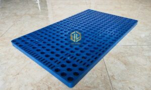 Pallet nh?a kh?ng chan