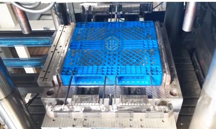 B??c 4: Quy trình s?n xu?t pallet nh?a