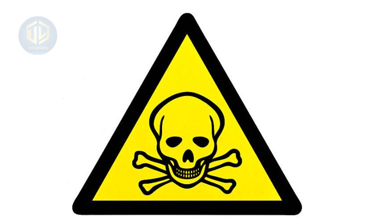 Bi?n báo c?nh báo r?t ??c