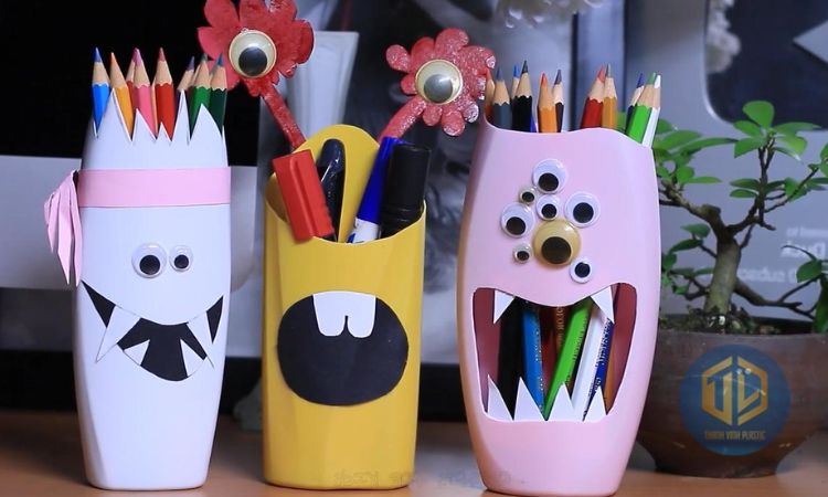 H?p bút tái ch? t? chai nh?a