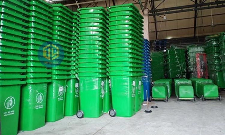 Giá thùng rác c?ng c?ng