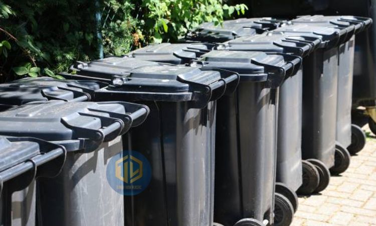 Các lo?i ch?t th?i ??ng trong thùng rác màu ?en