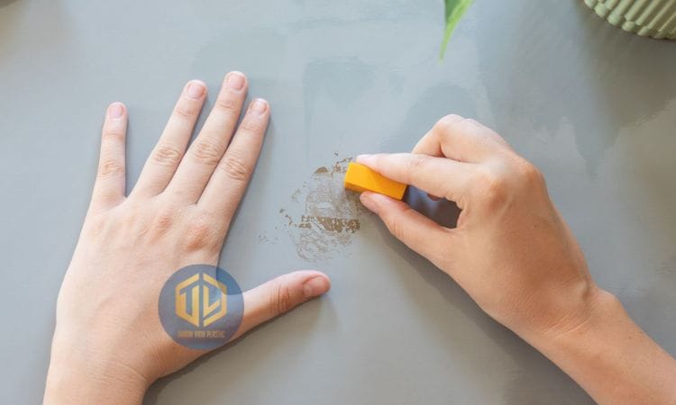 Cách t?y v?t b?ng keo b?ng t?y bút chì