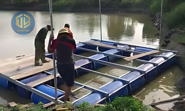 Vì sao nên làm bè b?ng thùng phuy?