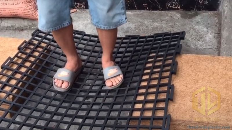 v? nh?a lót sàn ch?u t?i cao