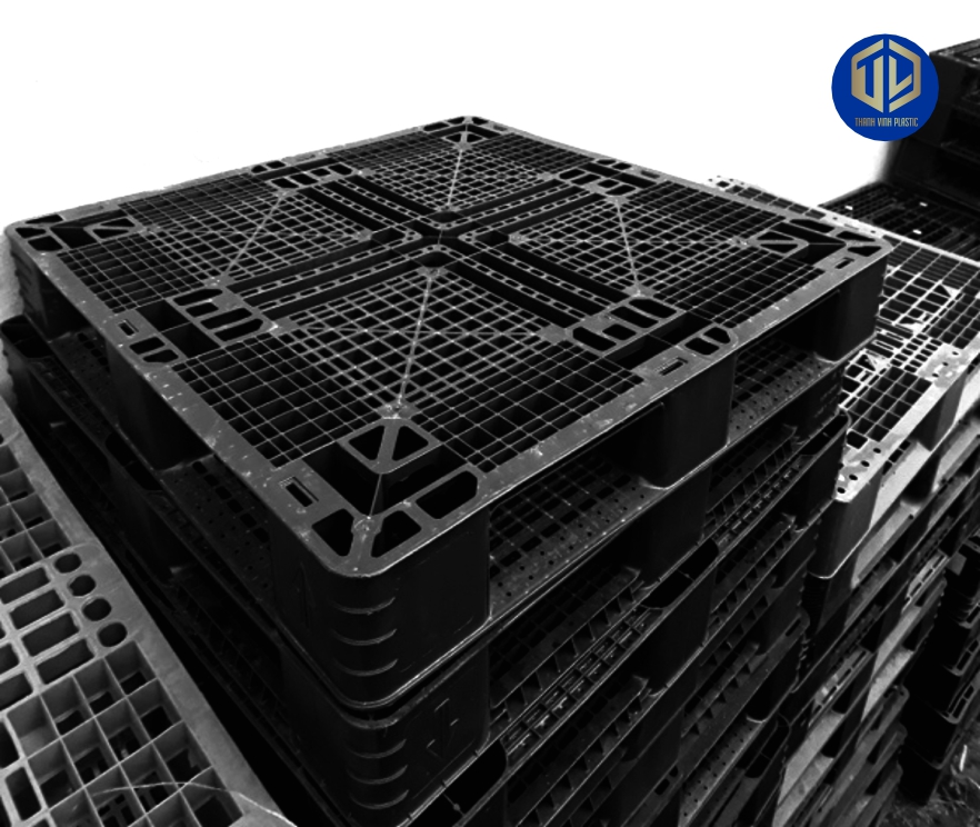 ?ng d?ng pallet nh?a