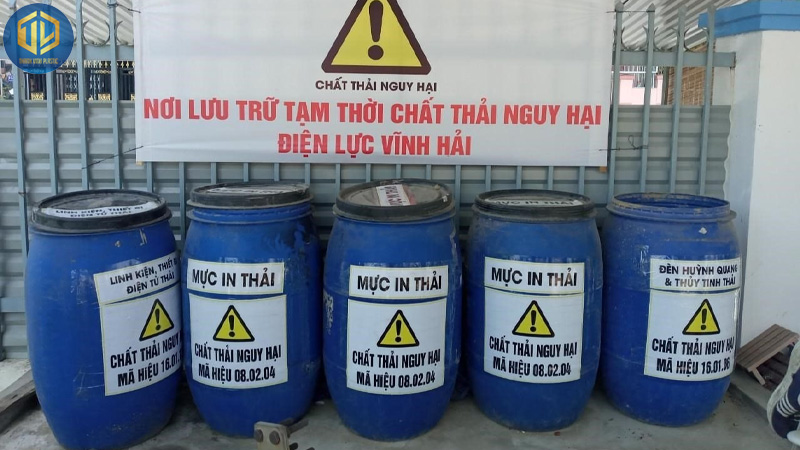 thung-chua-chat-thai-nguy-hai-2