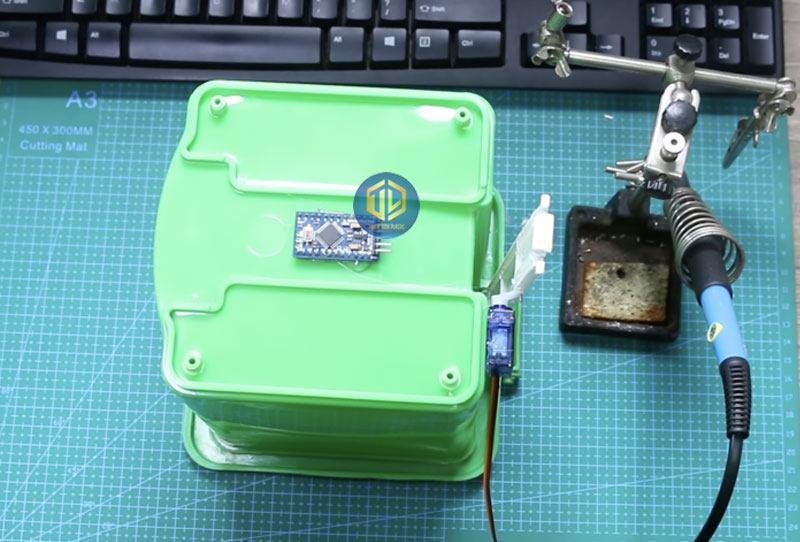 Y t??ng m? hình thùng rác th?ng minh và cách ch? t?o